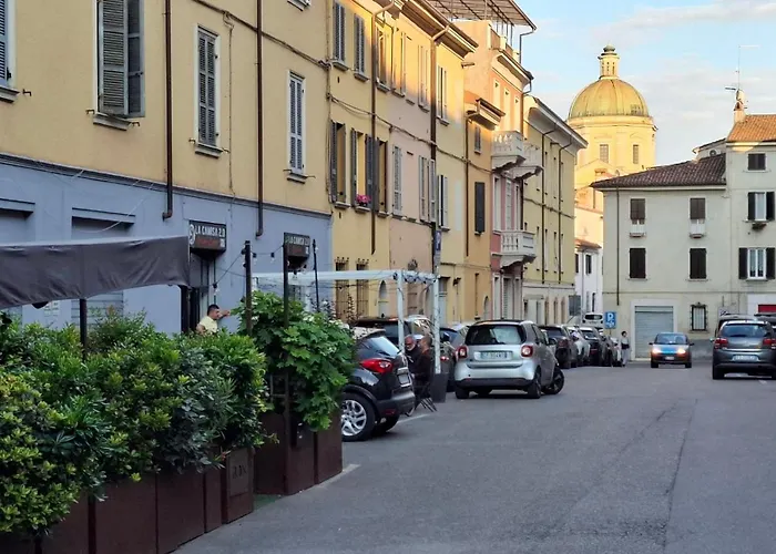 Guesthost - Res Gioia * Piacenza